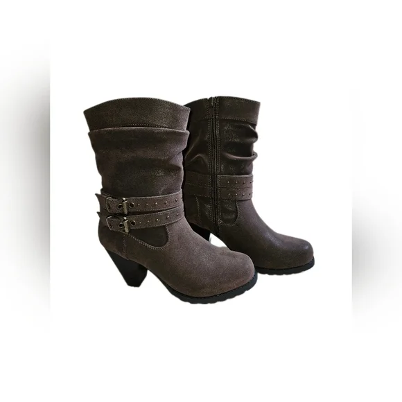 Levity Ankle Boots - Picture 2 of 5